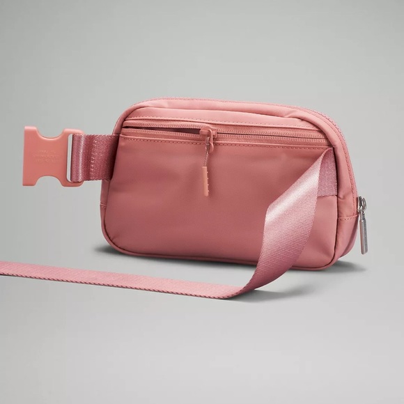 😊Sold Locally😊 New in Package! Lululemon Everywhere Belt Bag Pastel Pink - Picture 2 of 3